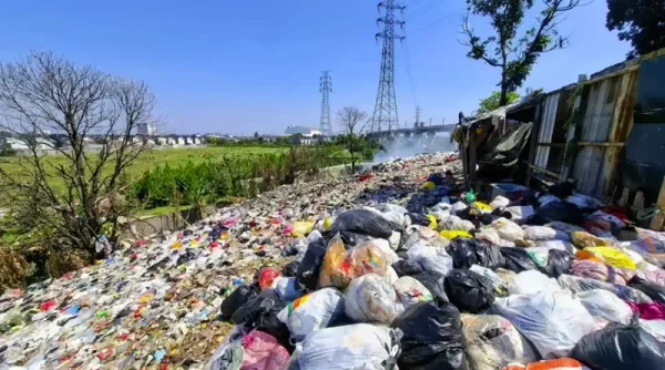 Pemkab Bandung Tutup Permanen Pembuangan Sampah Liar Ciganitri